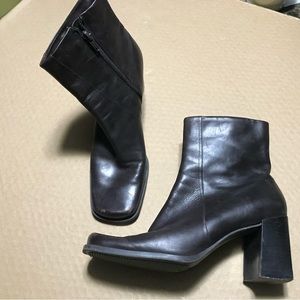 Ladies heeled Boots